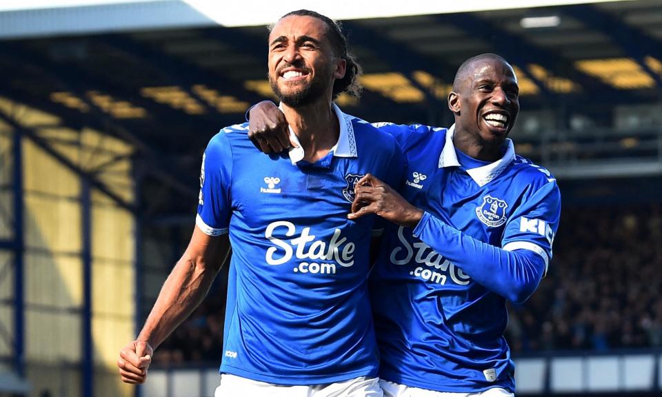 <span>Dominic Calvert-Lewin celebrates scoring Everton’s goal with Abdoulaye Doucouré.</span><span>Photograph: Peter Powell/Reuters</span>