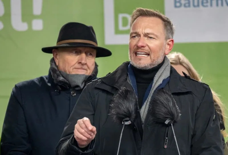 Christian Lindner, German Minister of Finance, speaks during the farmers rally in front of the Brandenburg Gate. The protests are directed against planned subsidy cuts by the federal government, including for agricultural diesel. Monika Skolimowska/dpa