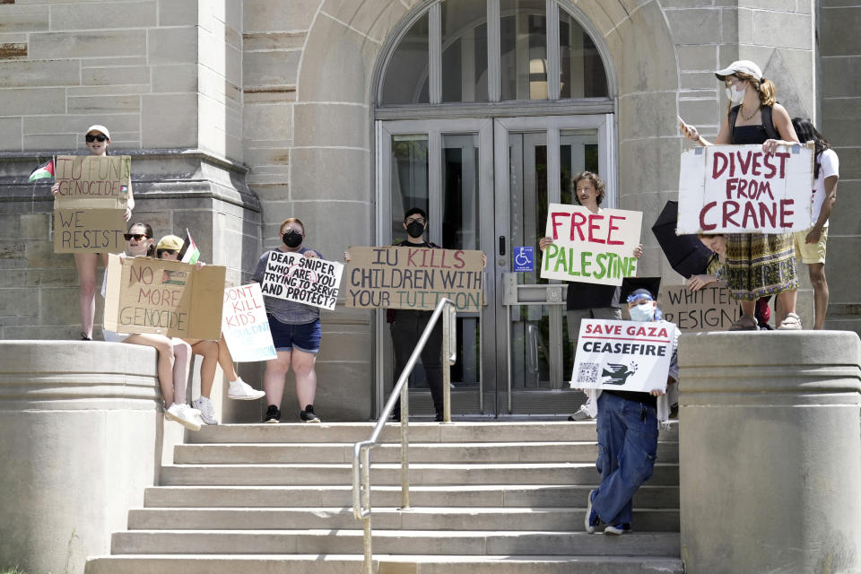 A group of pro-Palestinian protesters demonstrate on the campus of Indiana University in Bloomington, Ind., Thursday, May 2, 2024. (AP Photo/AJ Mast)