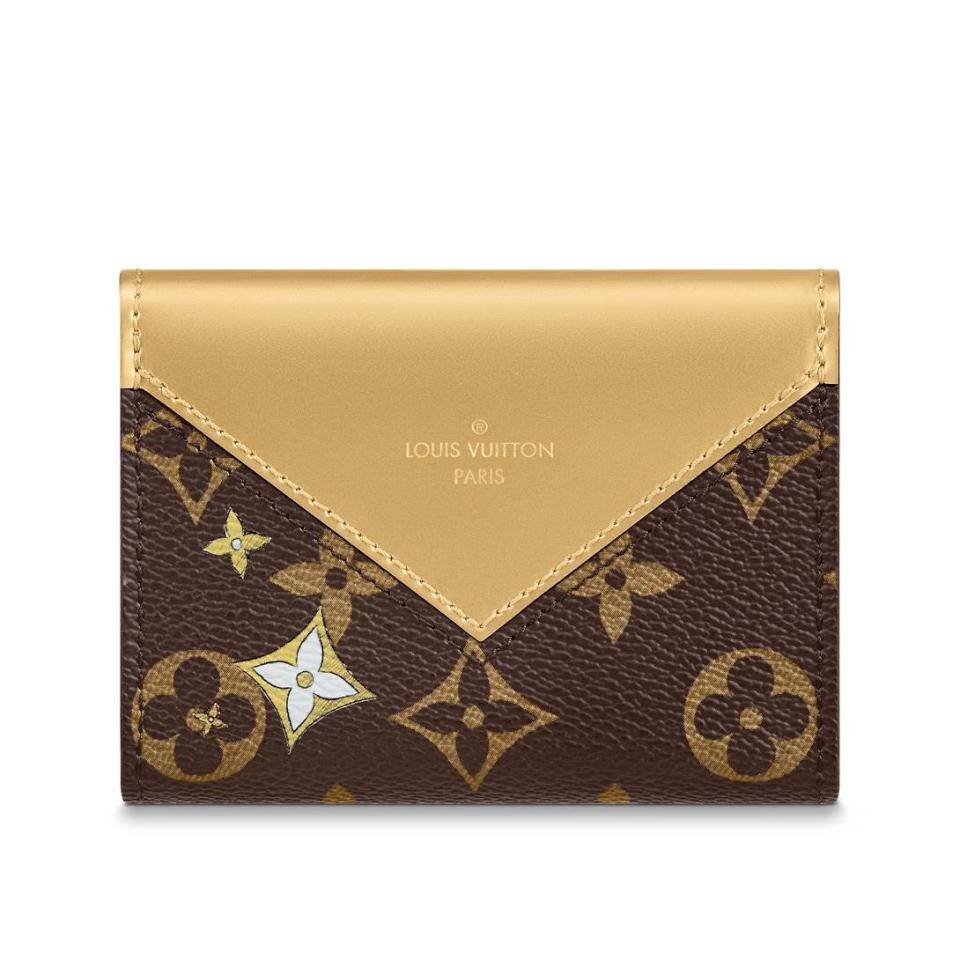 Vivienne Moon撲克牌及隨身包，NT$19,200圖片來源：Louis Vuitton官網