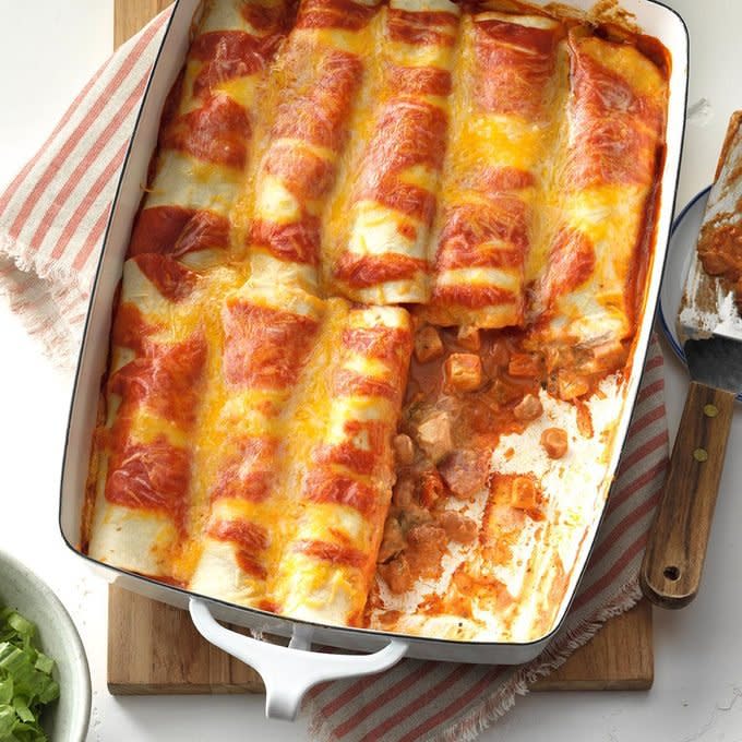 Simple Chicken Enchiladas Exps Mrrmz16 32264 D09 09 4b 15