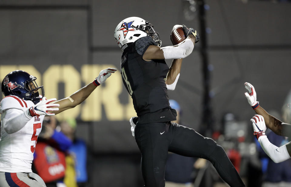 Vanderbilt cornerback Joejuan Williams intercepts against Mississippi (AP Photo)