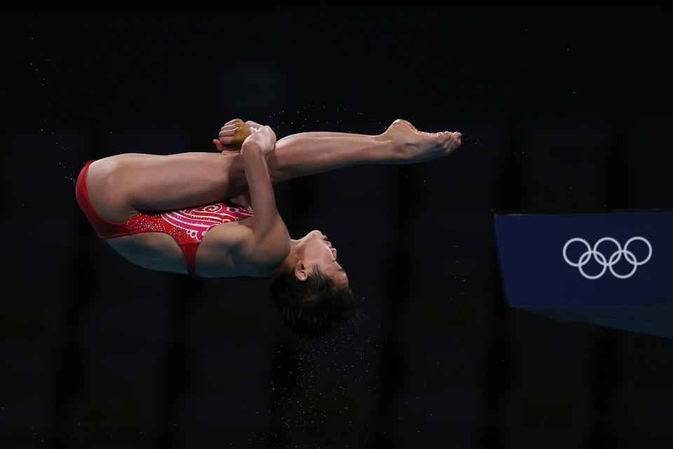 TOKYO, JAPAN - AUGUST 05: Hongchan Quan of Team China competes in the Women's 10m Platform Final on day thirteen of the Tokyo 2020 Olympic Games at Tokyo Aquatics Centre on August 05, 2021 in Tokyo, Japan. (Photo by Tom Pennington/Getty Images)