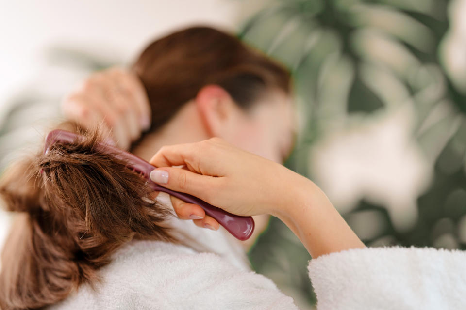 Bei der Haarpflege lohnt es sich, ein Haaröl auszuprobieren. (Symbolbild: Getty Images)