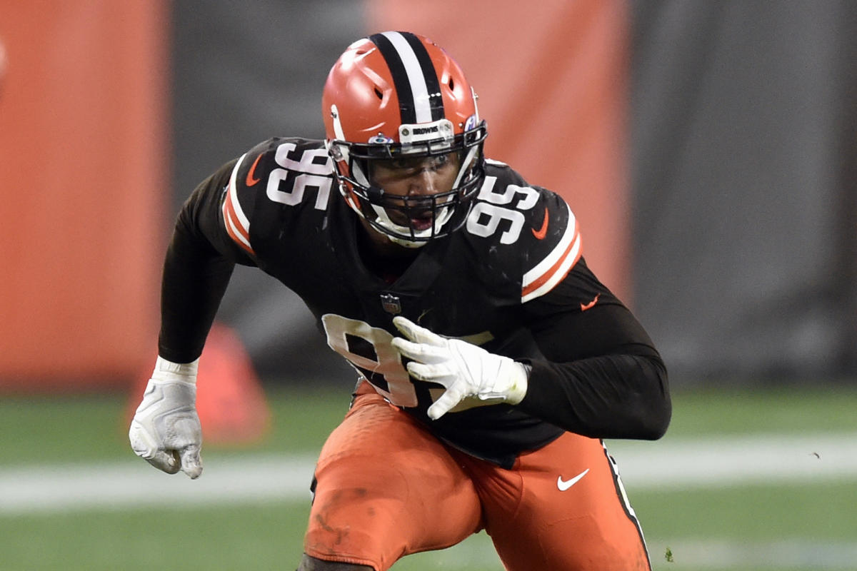 DeMarcus Ware just outdid Myles Garrett's box jump at 38 years old