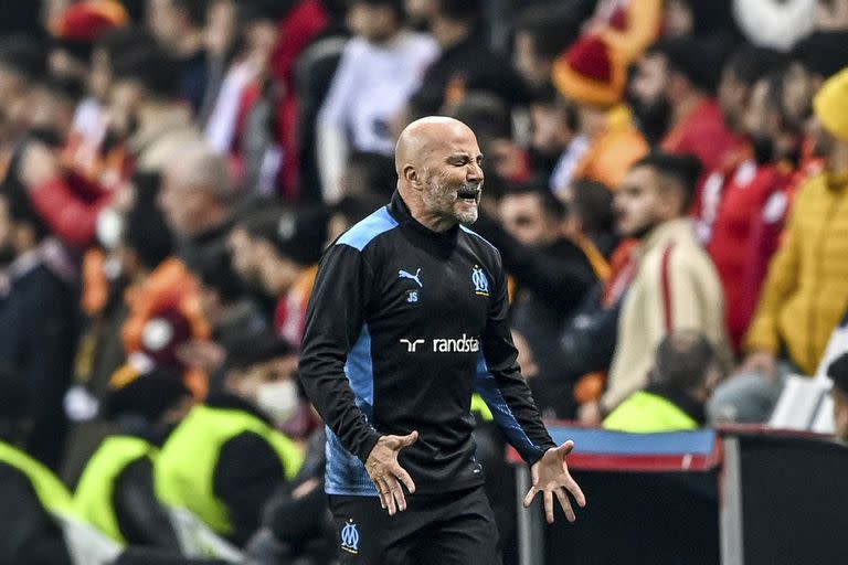 Con la vehemencia habitual, Jorge Sampaoli no afloja su marcha