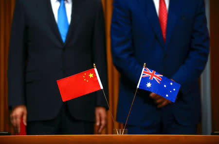 FILE PHOTO: Australia's Prime Minister Malcolm Turnbull (R) stands with Chinese Premier Li Keqiang during an official signing ceremony at Parliament House in Canberra, Australia March 24, 2017. REUTERS/David Gray/File photo