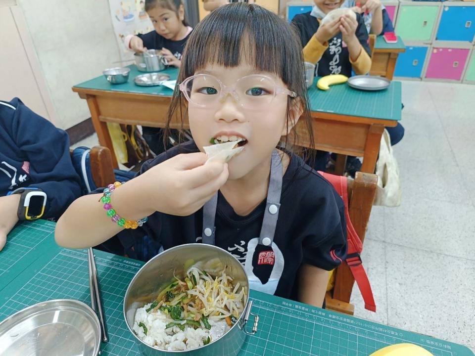 高雄市政府從113學年度起，加碼補助學生午餐費用。（圖：高雄市教育局提供）