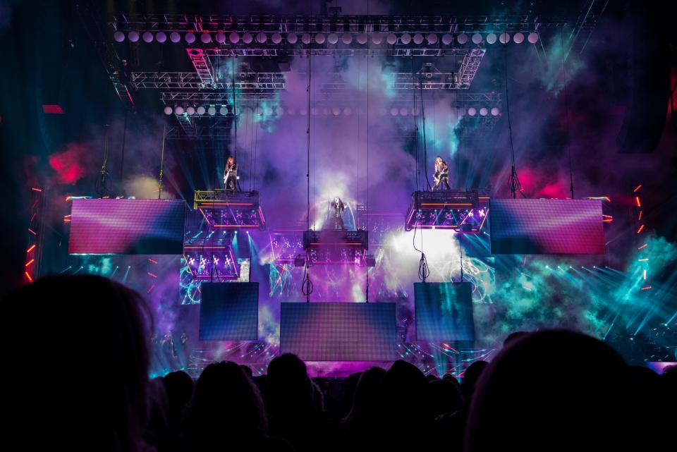 Trans-Siberian Orchestra music director Al Pitrelli says one of the most beautiful things about the annual winter tour is seeing families in the audience enjoy "little moments."