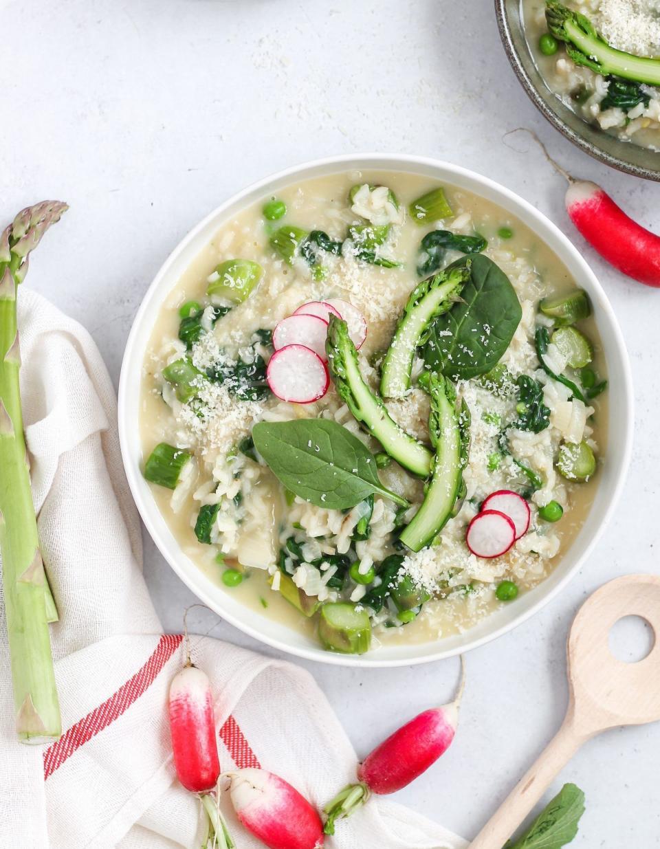 <p>Mélangez délicatement le risotto pour ne pas casser les asperges.</p><p>Découvrir la <a href="https://stoempitup.com/risotto-aux-legumes-de-printemps/" rel="nofollow noopener" target="_blank" data-ylk="slk:recette;elm:context_link;itc:0;sec:content-canvas" class="link ">recette</a></p><br>