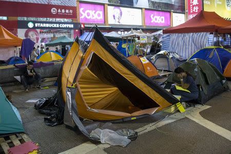 A tent is seen upside down in an area which protesters are occupying, in Mongkok shopping district in Hong Kong November 10, 2014. REUTERS/Tyrone Siu