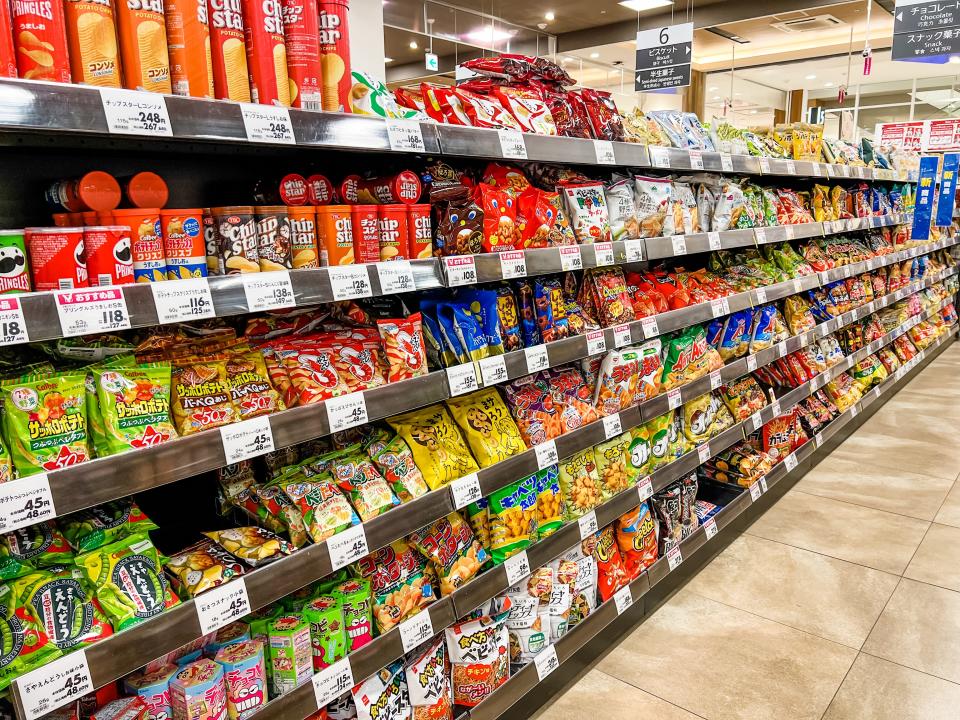 japanese grocery store shelves