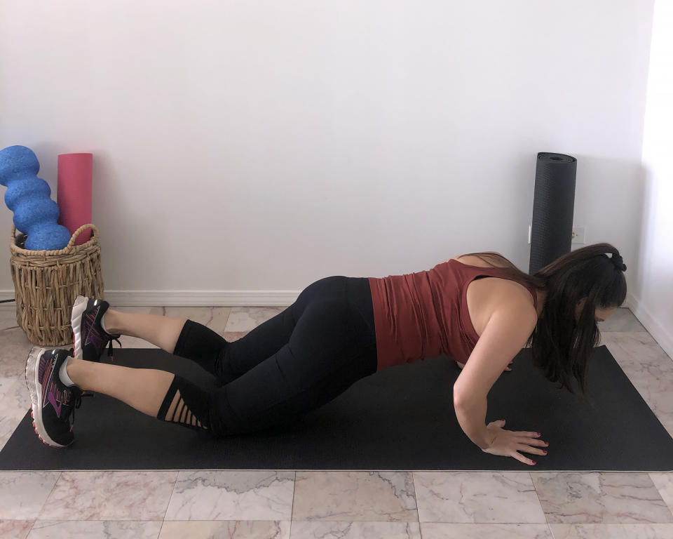 Pushups on the knees (Stephanie Mansour)