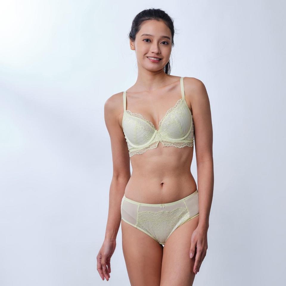 Airy Spacer Cooling Lightly Lined Lace Bra $428