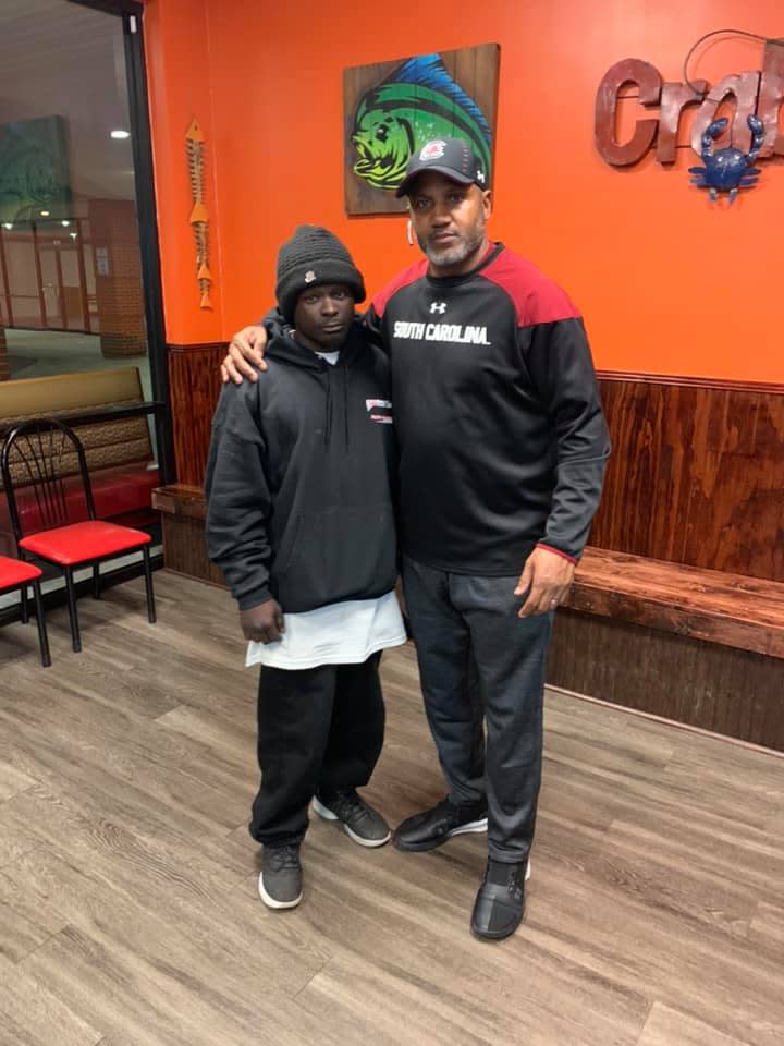 The owner of Mr. Seafood posed with the man who robbed his restaurant to send a message about forgiveness. (Photo: Mr.Seafood#1 via Facebook)