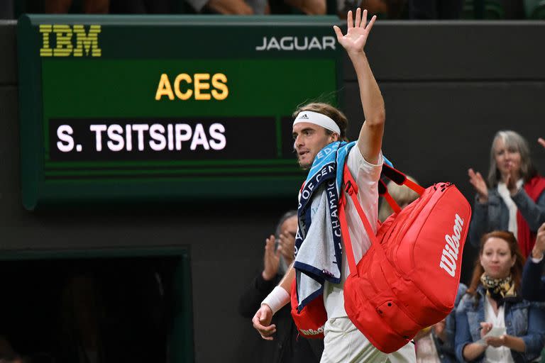 Una tibia sonrisa de Stefanos Tsitsipas, en la despedida: el griego la pasó mal en todo momento