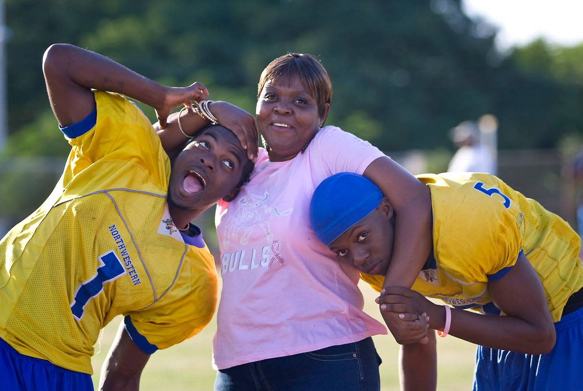 L-R Northwestern High School football stars Eli Rogers and Teddy Bridgewater flank Teddy’s mom Rose Murphy on Wednesday November 24, 2010 outside the school. PATRICK FARRELL/MIAMI HERALD STAFF Photo Assign