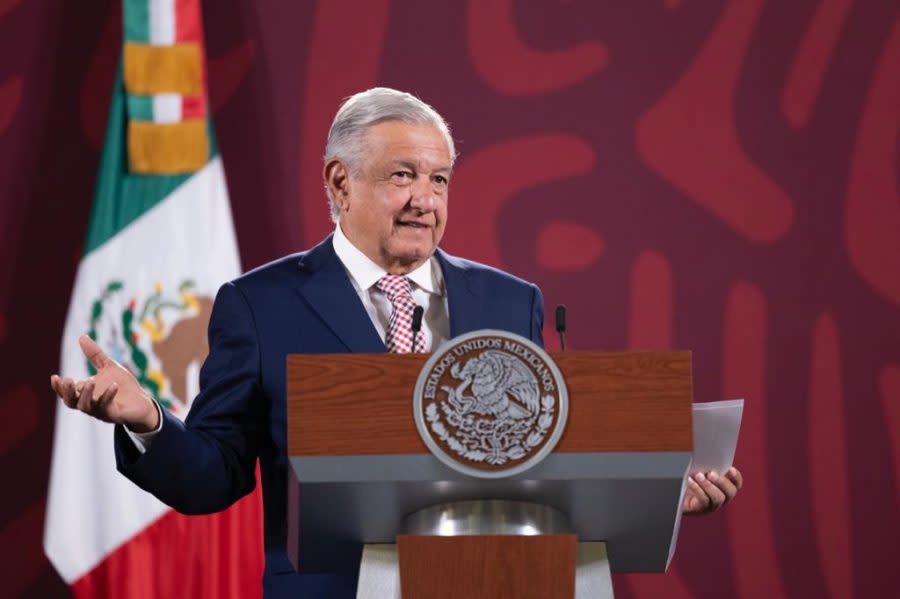 AMLO critica a religiosos