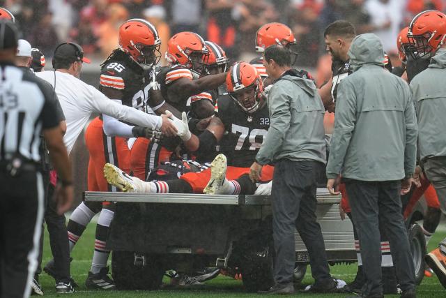 Cleveland Browns right tackle Jack Conklin carted off against Bengals