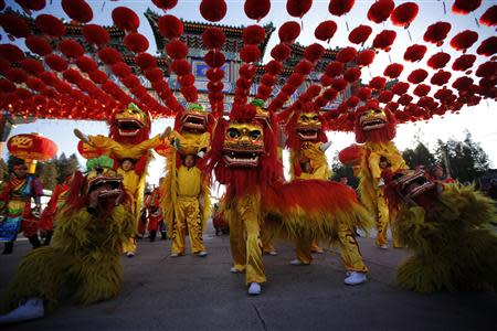 Traditional dancers perform lion dance during the opening of the temple fair for celebrating the Chinese New Year at Ditan Park, also known as the Temple of Earth, in Beijing January 30, 2014. REUTERS/Kim Kyung-Hoon