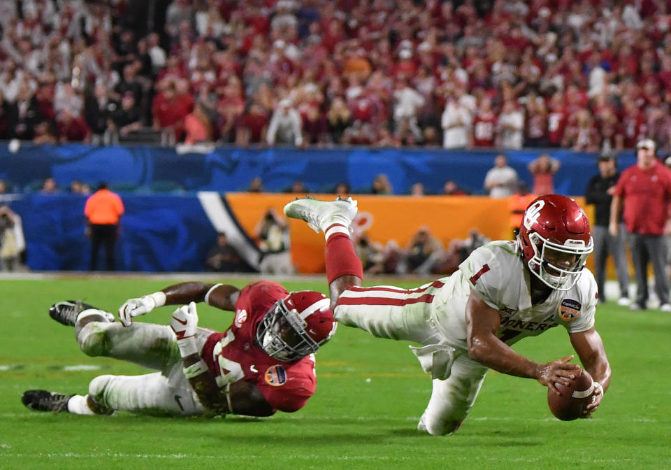 MIAMI, FL - DECEMBER 29: Kyler Murray #1 of the Oklahoma Sooners in action against the Alabama Crimson Tide at Hard Rock Stadium on December 29, 2018 in Miami, Florida. (Photo by Mark Brown/Getty Images)