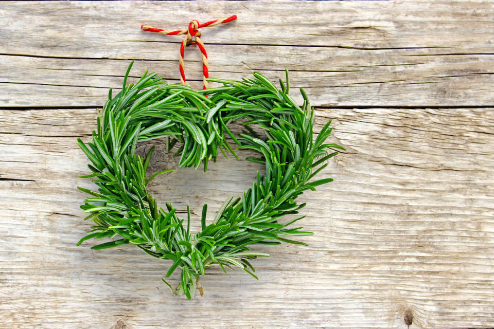 How To Make a Gorgeous Fresh Rosemary Wreath