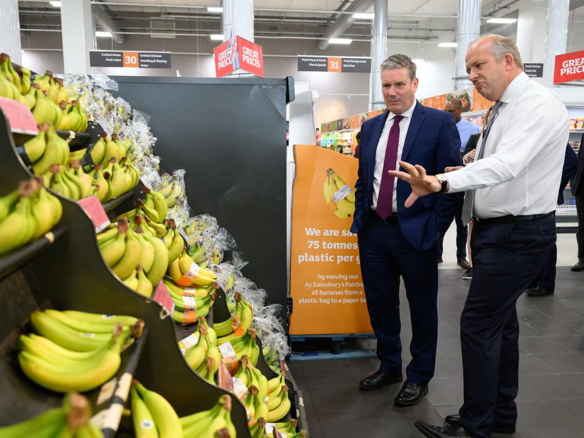 Keir Starmer checking out the banana selection in Sainsbury’s (Getty)