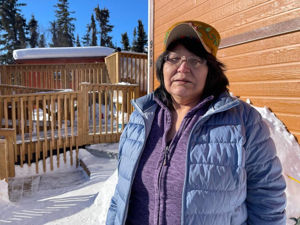 Violet Martin outside her home in Ndilǫ.