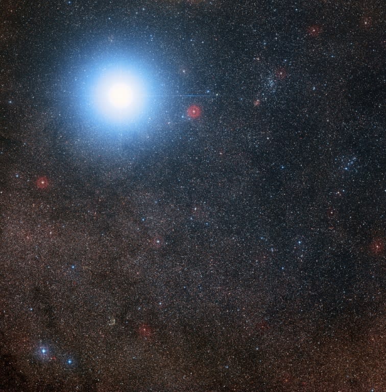 An image created from pictures forming part of the Digitized Sky Survey 2 of the sky around the bright star Alpha Centauri AB also shows the much fainter red dwarf star, Proxima Centaur