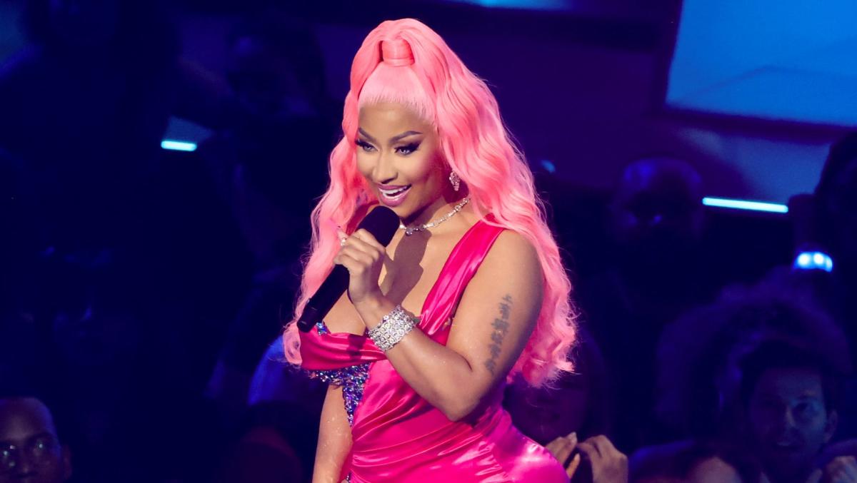 Nicki Minaj PUSHES Fan At Meet-And-Greet, Days After Cardi B Unloaded On  Concertgoer