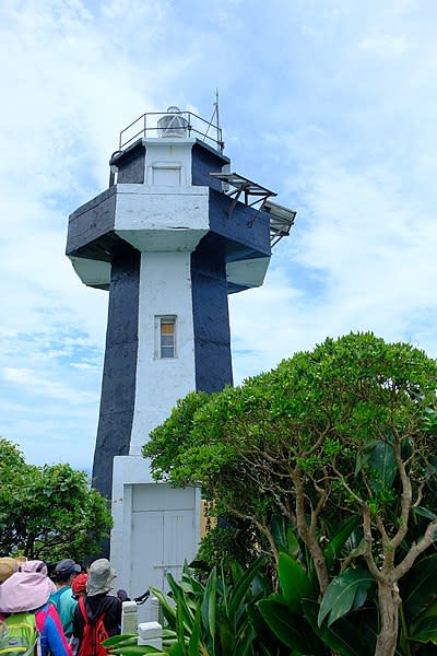 基隆島燈塔(Photo via Wikimedia, by Taiwankengo, License: CC BY-SA 4.0，圖片來源：https://zh.m.wikipedia.org/zh-tw/File:2019_Keelung_Islet_Lighthouse.jpg)