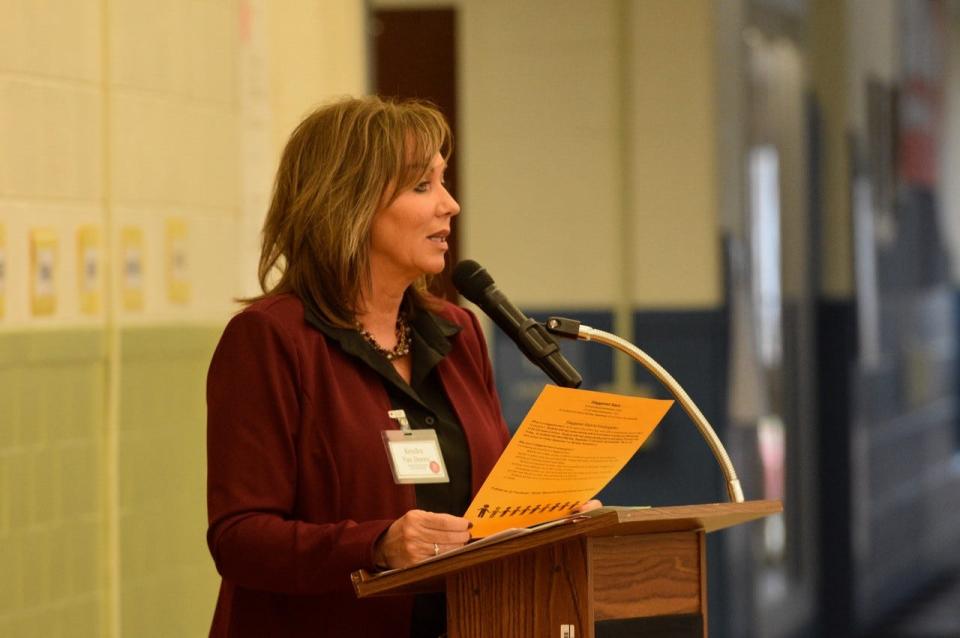 Principal Kendra Van Doren of Bataan Memorial Primary School talks to parents during Kindergarten Kickoff. Van Doren is committed to connecting next year’s kindergartners with school staff in an effort to place them in the classroom that will give them their best chance at success.