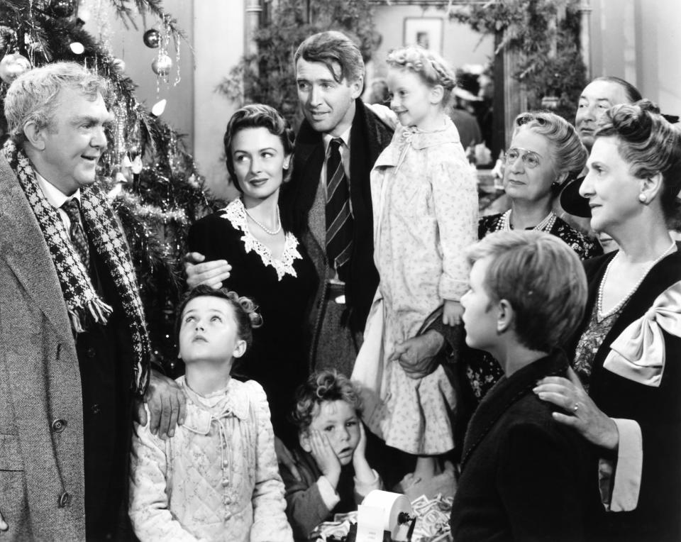 Thomas Mitchell, Donna Reed, James Stewart, Karolyn Grimes Wilkerson and Beulah Bondi in It's a Wonderful Life