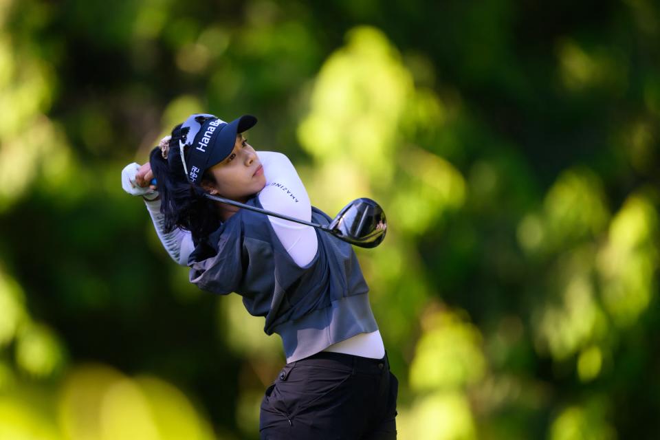 21 de junio de 2024;  Sammamish, Washington, Estados Unidos;  Patty Tavatanakit conduce la bola en el hoyo quince durante la segunda ronda del torneo de golf KPMG Women's PGA Championship.  Crédito obligatorio: Steven Bisig-USA TODAY Deportes