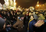 Revellers enjoy the countdown to the New Year celebrations in Moscow's Red Square December 31, 2013. REUTERS/Tatyana Makeyeva (RUSSIA - Tags: ANNIVERSARY SOCIETY CITYSCAPE)