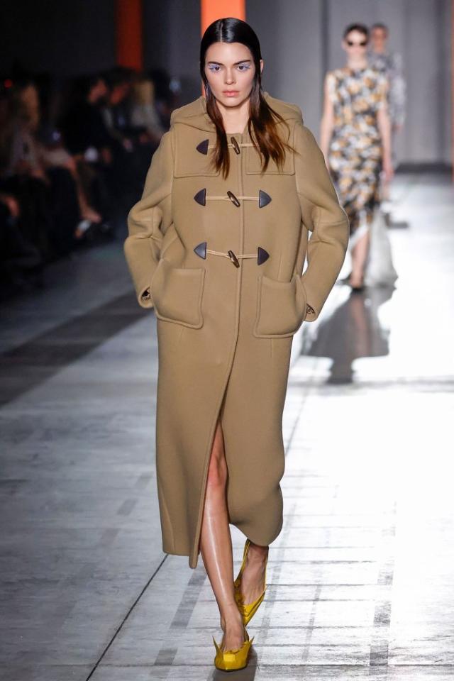 Kendall Jenner Walks the Runway in Flower Pumps for Prada's Fall 2023 –  Footwear News