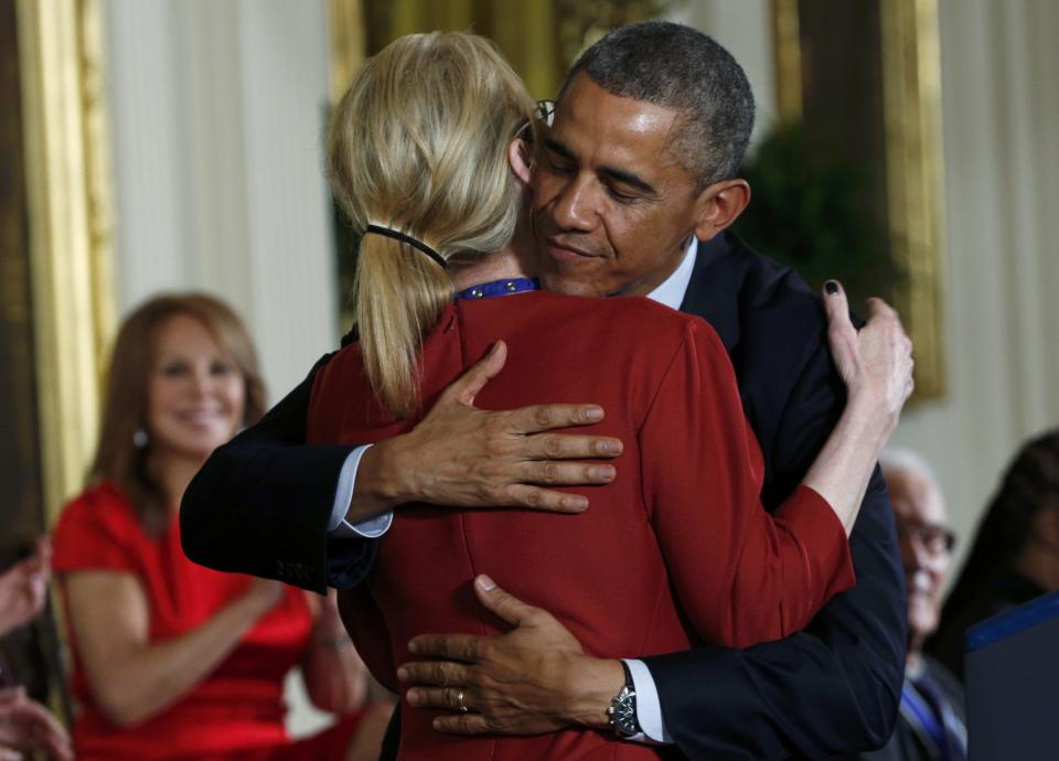 U.S. President Barack Obama embraces actress Meryl Streep after presenting her with the Presidential Medal of Freedom during a White House ceremony in Washington, November 24, 2014. (REUTERS/Kevin Lamarque)