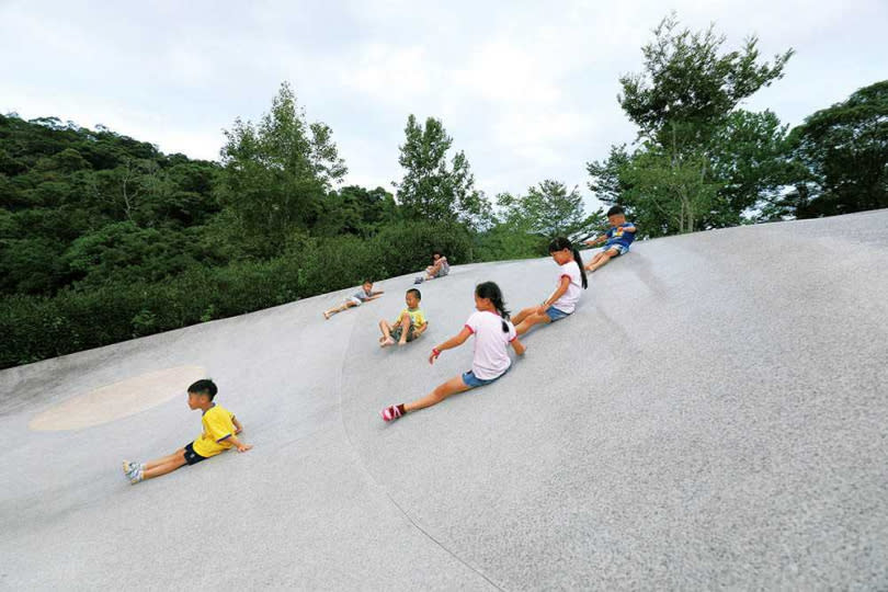 在「龍潭湖風景區」內的「大碗公溜滑梯」，是全台15座最具特色的溜滑梯之一。（圖／于魯光攝）