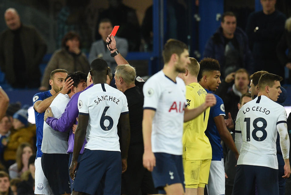 Referee Martin Atkinson (4L) shows the red card to Tottenham Hotspur's South Korean striker Son Heung-Min (2L) after a foul on Everton's Portuguese midfielder André Gomes during the English Premier League football match between Everton and Tottenham Hotspur at Goodison Park in Liverpool, north west England on November 3, 2019. (Photo by Oli SCARFF / AFP) / RESTRICTED TO EDITORIAL USE. No use with unauthorized audio, video, data, fixture lists, club/league logos or 'live' services. Online in-match use limited to 120 images. An additional 40 images may be used in extra time. No video emulation. Social media in-match use limited to 120 images. An additional 40 images may be used in extra time. No use in betting publications, games or single club/league/player publications. /  (Photo by OLI SCARFF/AFP via Getty Images)