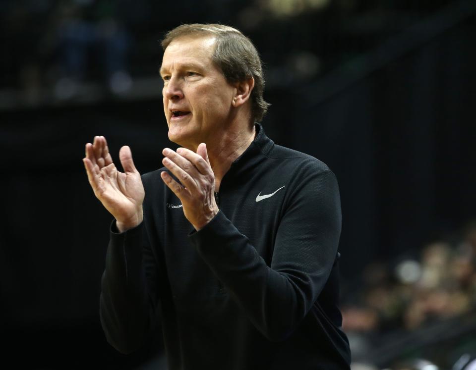 Oregon coach Dana Altman calls to his team during the game against Utah in Eugene Jan. 1, 2022. 