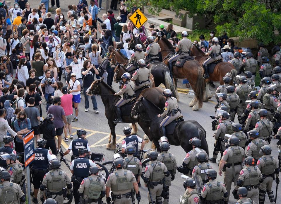 State troopers try to break up a pro-Palestinian protest at the University of Texas (AP)