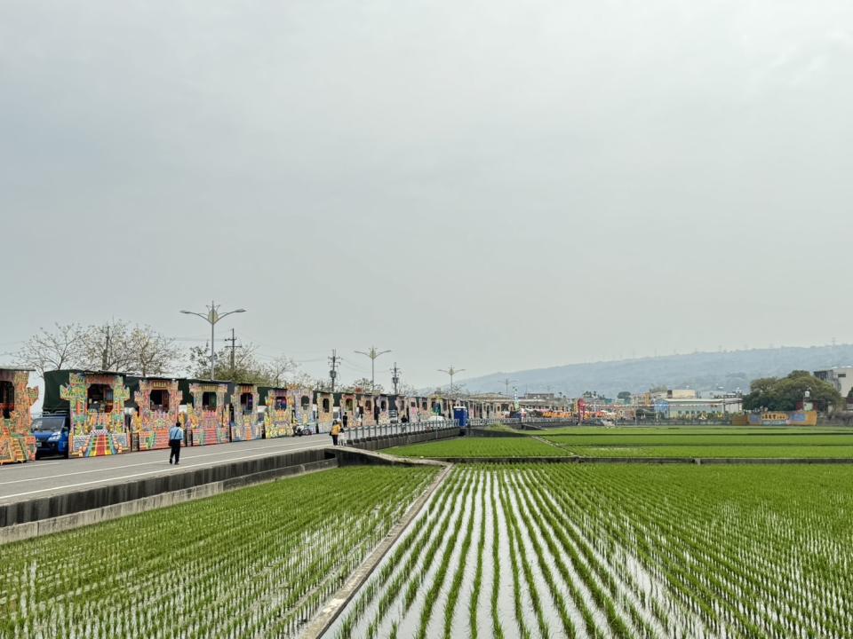 ▲芬園鄉福德宮宮慶大典隆重舉行，吸引了來自各地的80棚布袋戲團「大車拚」，破紀錄的演出規模展現了地方文化的繁榮與活力。（同安村長林子瓏提供）