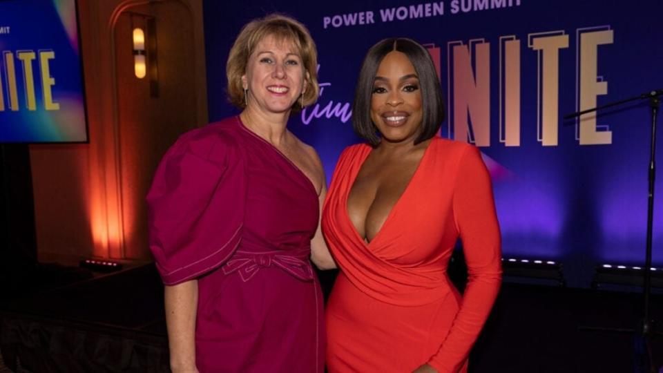TheWrap CEO Sharon Waxman and actress Niecy Nash-Betts at the Power Women Changemakers Dinner. (Ted Soqui for TheWrap)