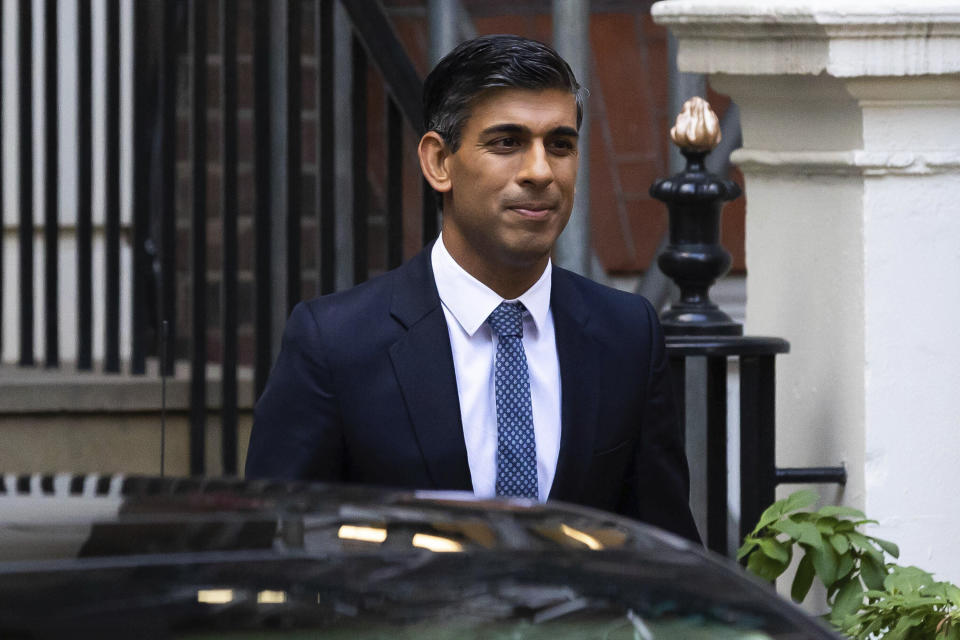 Photo by: KGC-254/STAR MAX/IPx 2022 10/25/22 Former Chancellor Rishi Sunak gestures to MPs at Conservative Central Office after becoming the new leader of the Conservative Party on October 24th 2022 in London, England, UK. Liz Truss will formally tender her resignation to King Charles III tomorrow before Sunak becomes the UK's 57th Prime Minister.