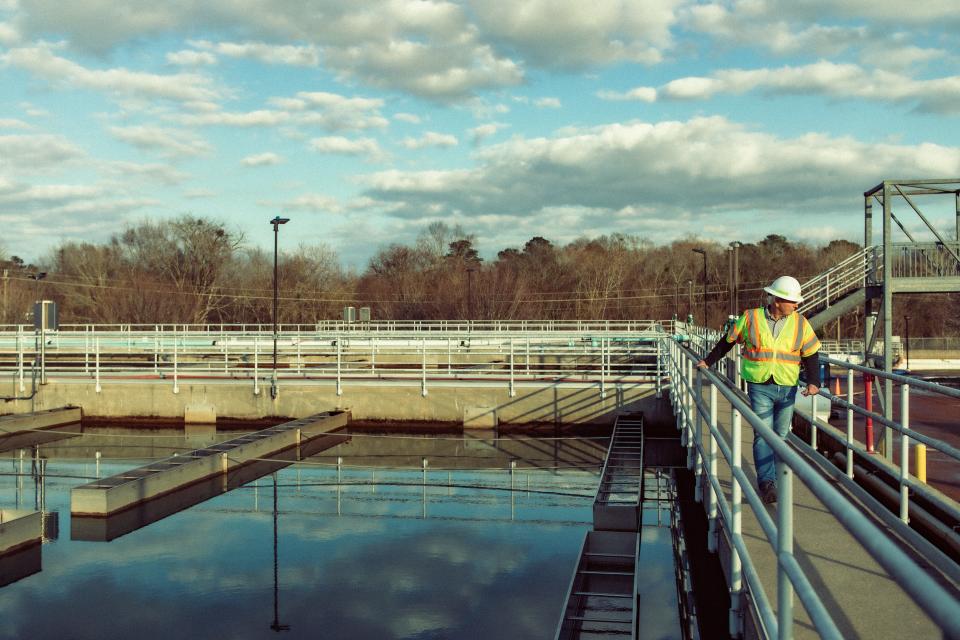 Ted Henefin, Jackson’s third party water administrator, oversees operations at the O.B. Curtis Plant in Ridgeland, Miss. President Biden and the EPA announced Tuesday that the first $115m funds are available for the city of Jackson, namely for finding and repairing leaks in the city’s water system. A total of $600m was approved by Congress this year and will be distributed by the EPA under the Safe Drinking Water Act.