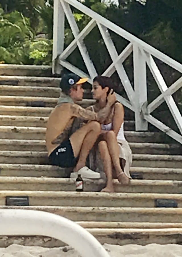 Justin Bieber and Selena Gomez's lovefest in Jamaica continues.