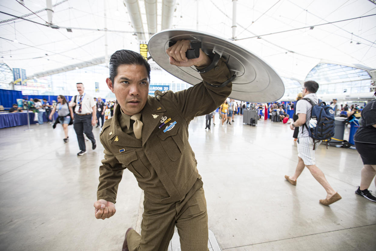 Cosplayer dressed as WWII Captain America.