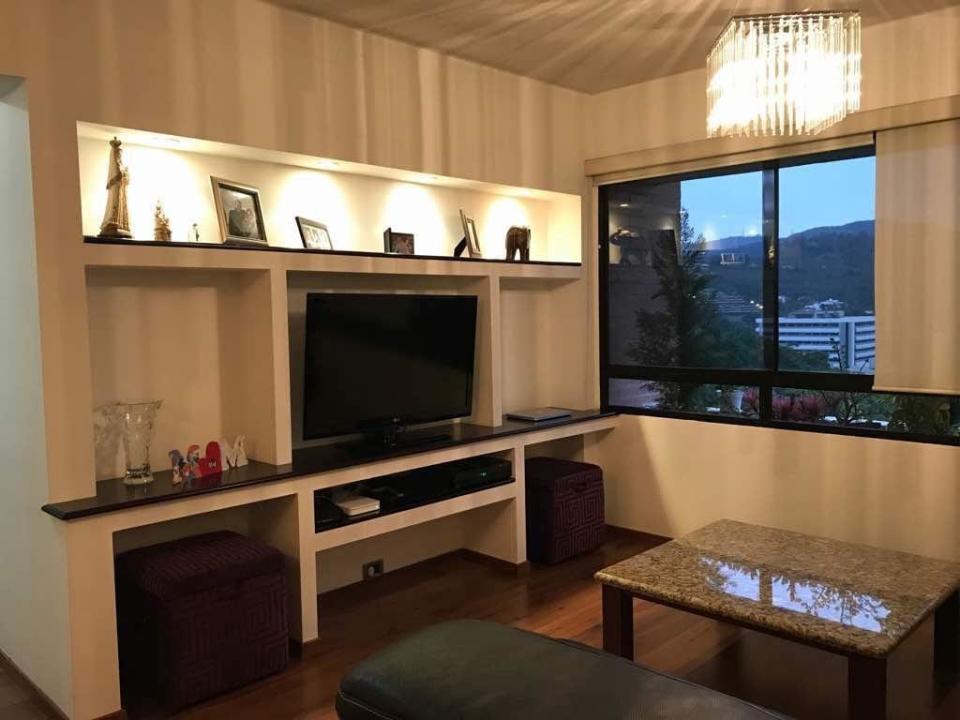 Imagen de un apartamento en venta de 110 m2 en Municipio Baruta por 100.000 dólares con tres habitaciones más servicio. Foto: Cámara Inmobiliaria de Venezuela 