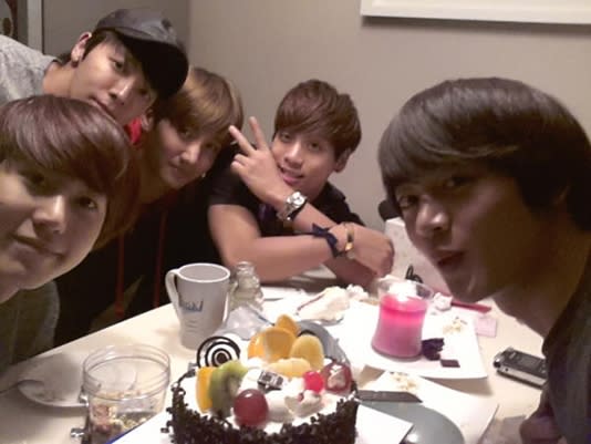 Min Ho reveals his birthday party photo