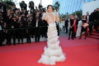 In Cannes posiert Kendall Jenner in diesem transparenten Kleid von Chopard für die Fotografen. Das Abendkleid scheint aber nahezu hochgeschlossen – im Vergleich zu…(Bild: Getty Images)